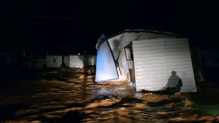 إحصائية رسمية: تضرر 8.6 ألف أسرة نازحة بمأرب جراء الامطار والسيول والأعاصير