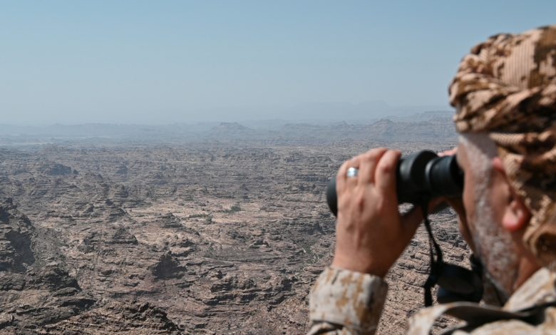 قائد محور الرزامات بصعدة يؤكد يقظة الجيش لإفشال مخططات مليشيات الحوثي الإرهابية