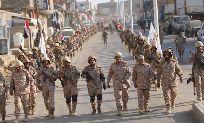 مأرب.. اللواء 72 مشاة ينفذ مسيرًا عسكريًا ويستعرض جاهزيته التدريبية