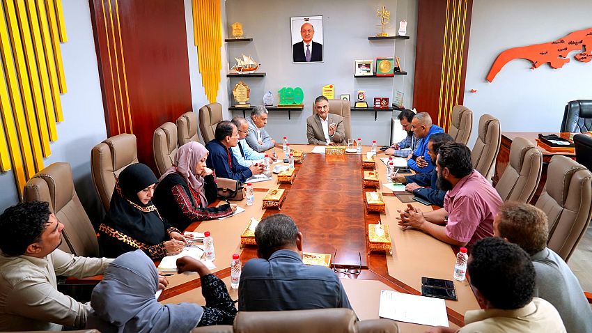 محافظ عدن يعلن رفع حافز المعلمين 50 ألف ريال بدءً من أغسطس