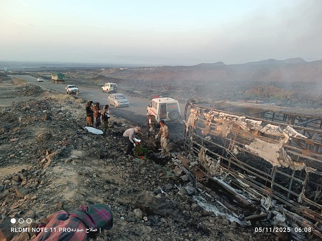 أبين.. احتراق باص نقل جماعي في حادث صدام مُروّع ووفاة وإصابة أكثر من 20 راكباً