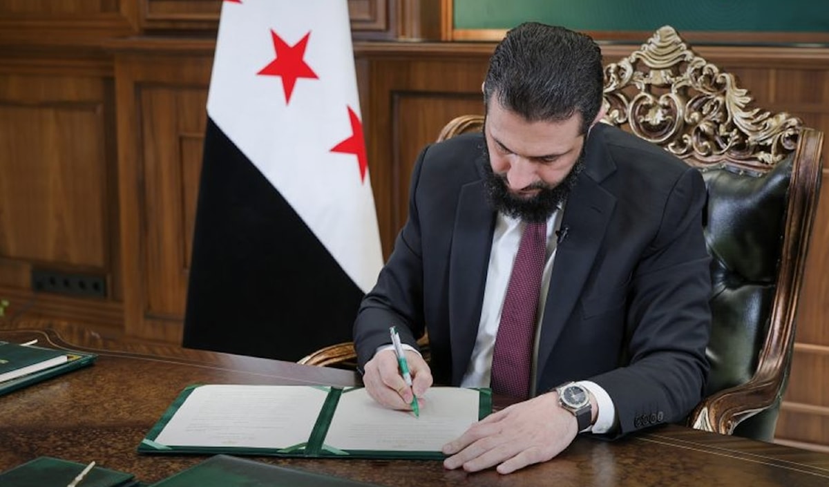 سوريا.. الرئيس الشرع يصدر مرسوما يضمن حقوق "الأكراد"  والجيش يقصف مواقع "قسد"