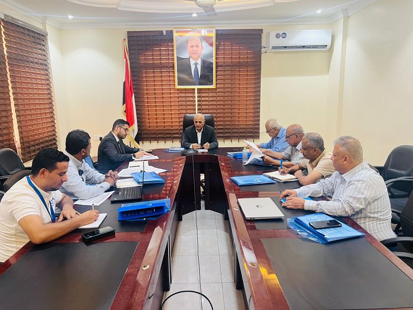 الحكومة ومنظمة الهجرة تبحثان توسيع مشاريع المياه في مناطق النزوح