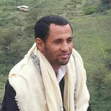 بعد شهرين من اختطاف نجله على يد الحوثيين.. وفاة والد المعلم زيد السماوي في إب