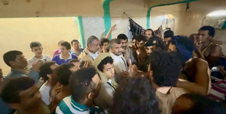صنعاء.. معتقلون في سجون الحوثي يضربون عن الطعام احتجاجاً على الانتهاكات التي تطالهم