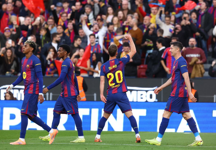 برشلونة يظفر بالنقاط أمام ألافيس ويتصدر الدوري الإسباني مؤقتاً