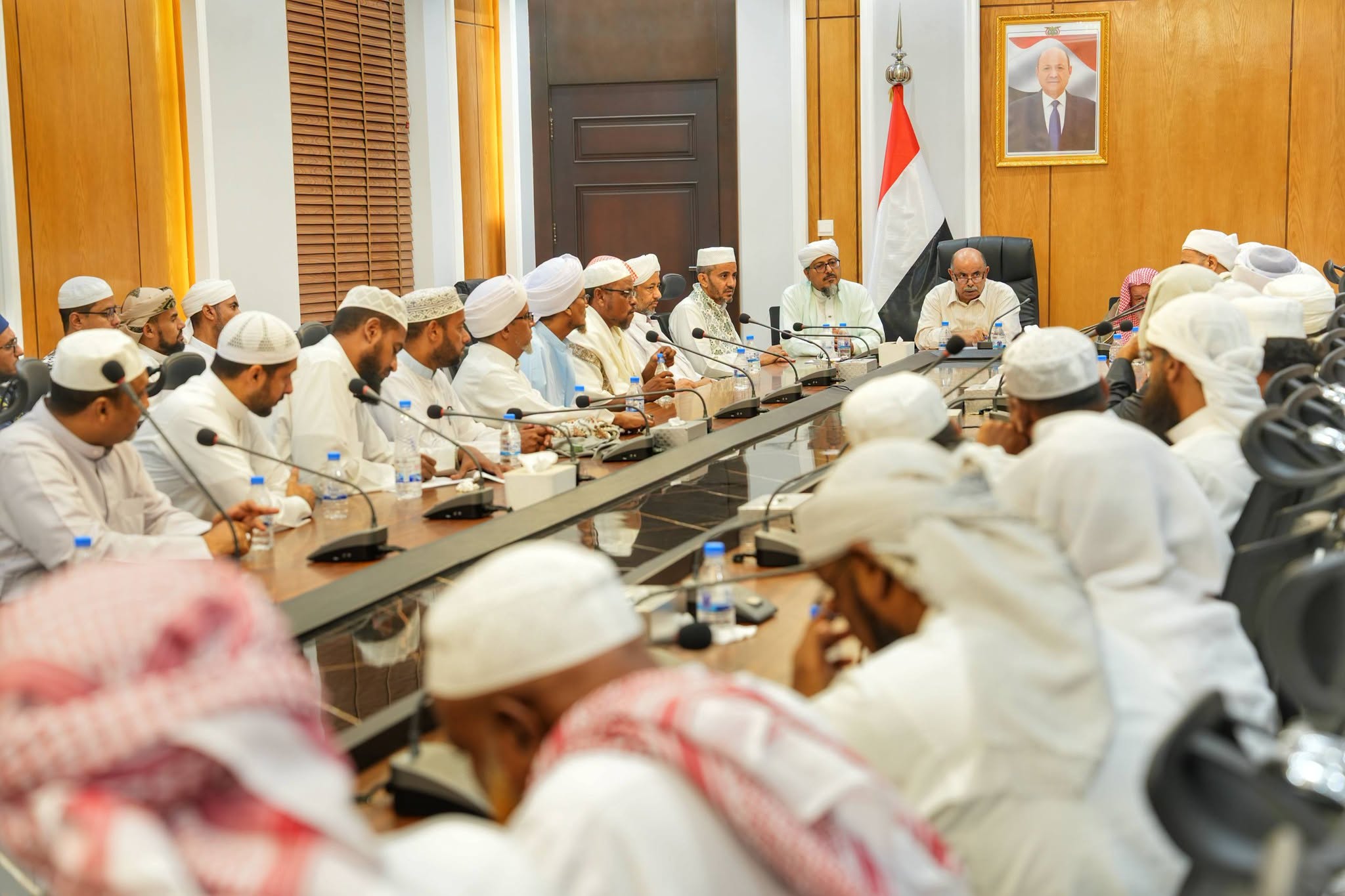 حضرموت.. المحافظ الخنبشي يدعو إلى تعزيز الخطاب الديني لمواجهة الفكر الطائفي الحوثي