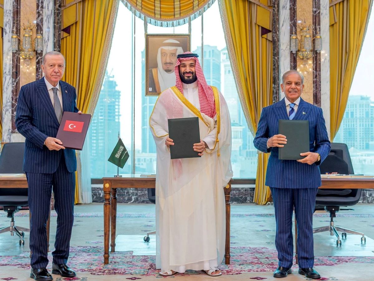 الغارديان: الاختبار الأول قد يكون في اليمن للاتفاق الثلاثي بين السعودية وتركيا وباكستان