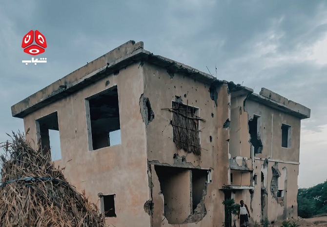 مليشيا الحوثي تعبث بمنزل الرئيس الراحل عبدالله السلال في الحديدة وتنهب محتوياته