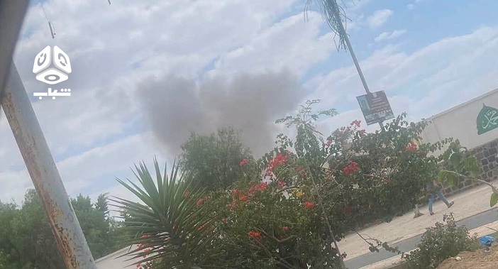الجيش اليمني يعلن استهداف مدرج مطار صنعاء لمنع وصول طائرة إيرانية