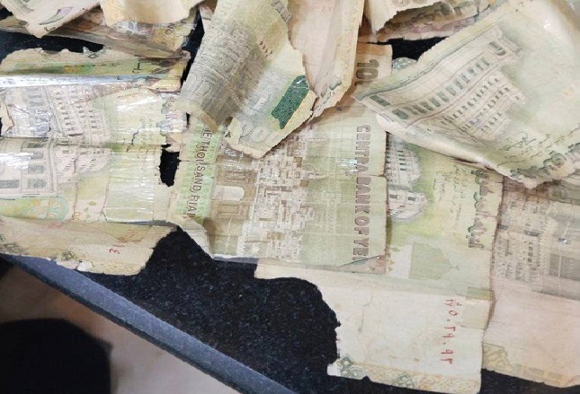 وسط شحة نقدية.. تداول أوراق تالفة من فئة الألف ريال في مناطق سيطرة الحوثي