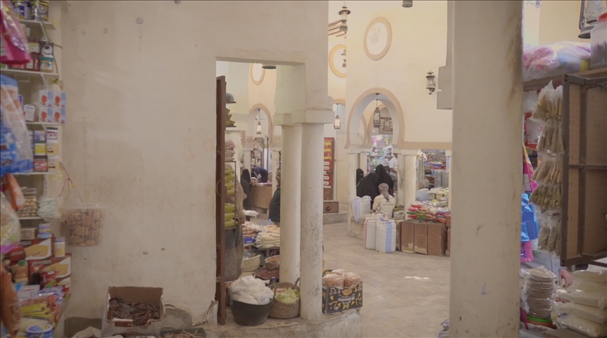 اليمن.. تحسّن الخدمات وانتظام الرواتب ينعشان رمضان في عدن