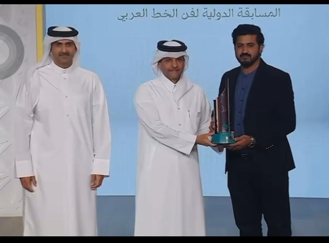 خطاط يمني يحصد جائزة دولية في الخط العربي بالدوحة