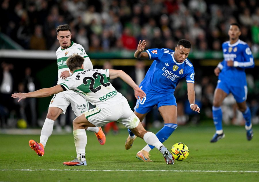 ريال مدريد ينجو من فخ إلتشي ويقتنص تعادلاً صعباً وأتليتيكو يواصل نتائجه المميزة