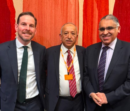 المعمري من لندن: لا سلام مستدام في اليمن دون دولة موحدة ونزع سلاح الميليشيات