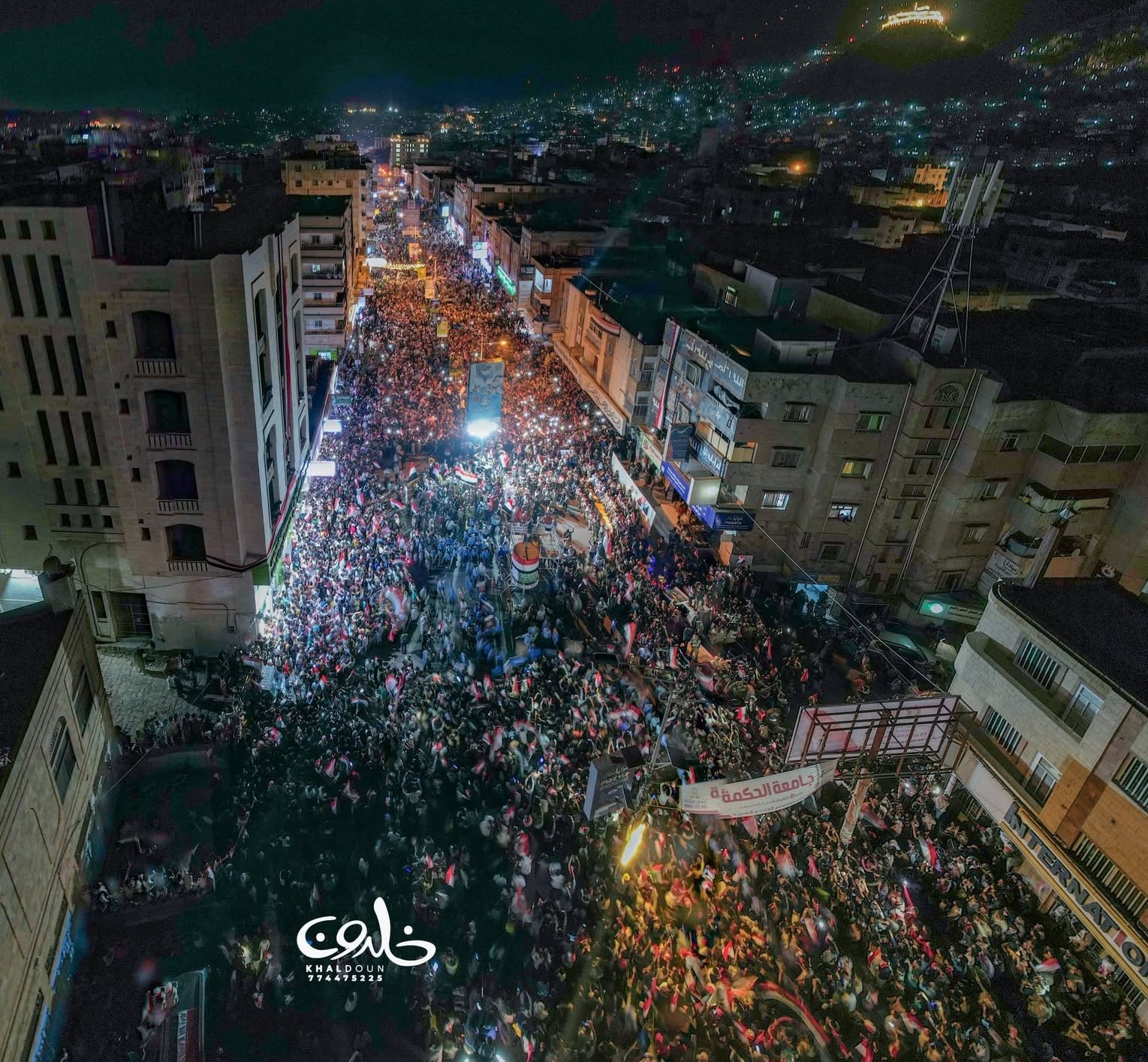 مئات الآلاف يحتفلون في تعز بذكرى ثورة ال26 من سبتمبر