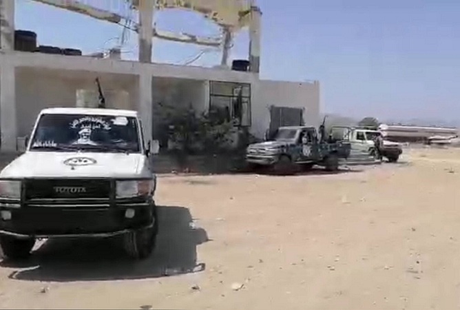 أمن أبين يعلن إزالة نقاط جبايات في المحفد وضبط المتورطين ومصادرة أسلحتهم