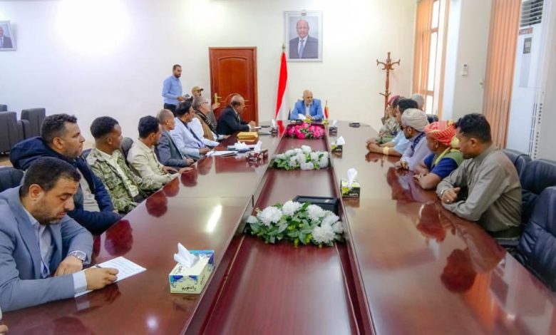 محافظ تعز يوجّه بصرف 20 مليون ريال لمعالجة أوضاع الجرحى بشكل مؤقت