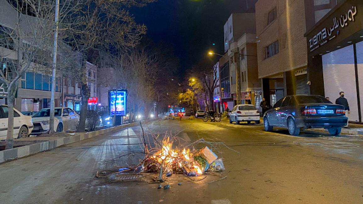 ترامب يهدد بضرب إيران الحرس الثوري يعلن مقتل ضابطين في الإحتجاجات