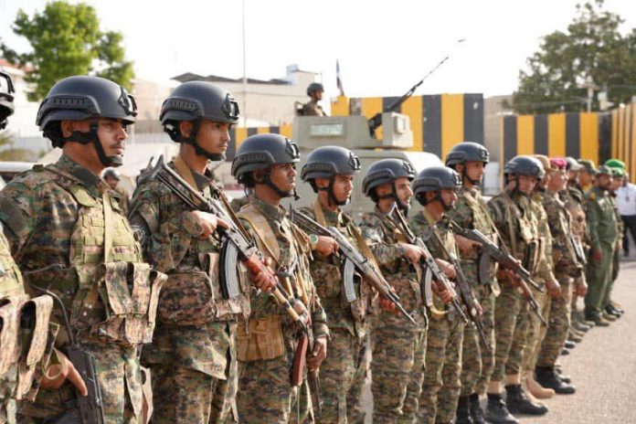 موقع بريطاني: مقاتلون يمنيون يغيرون ولاءاتهم من الإمارات إلى السعودية