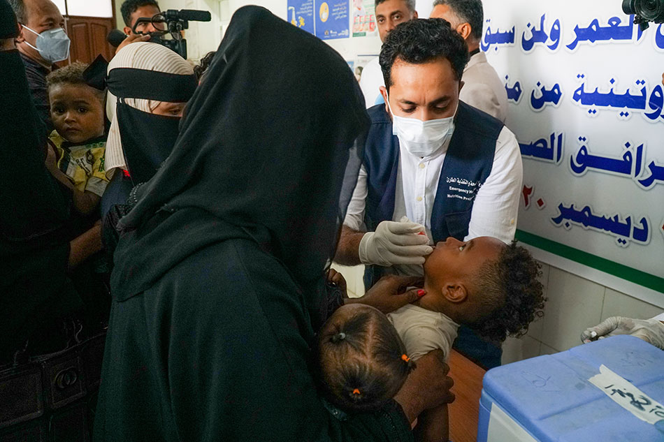 المسؤولية على الحوثي.. الأهالي يصرخون للمطالبة باللقاحات ضد الأوبئة