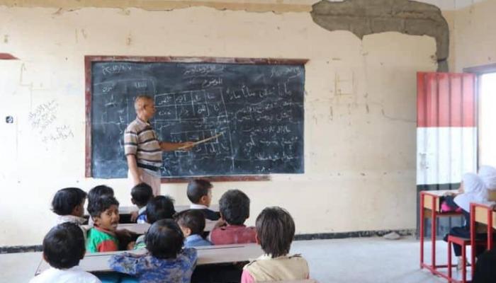 اليمن.. دعوات للمطالبة بصرف رواتب المعلمين مع بدء العام الدراسي في مناطق سيطرة الحوثيين