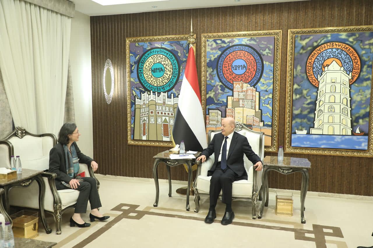 العليمي: الدولة ستقوم بحماية مركزها القانوني وضبط النفس سابقًا لم يكن ضعفًا