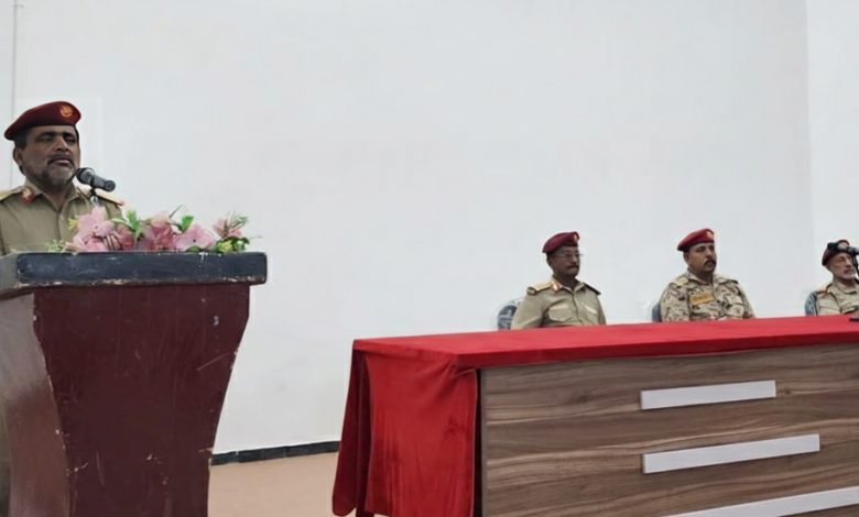 حضرموت.. قائد المنطقة الثانية يوجه برفع الجاهزية القتالية والحفاظ على مؤسسات الدولة 