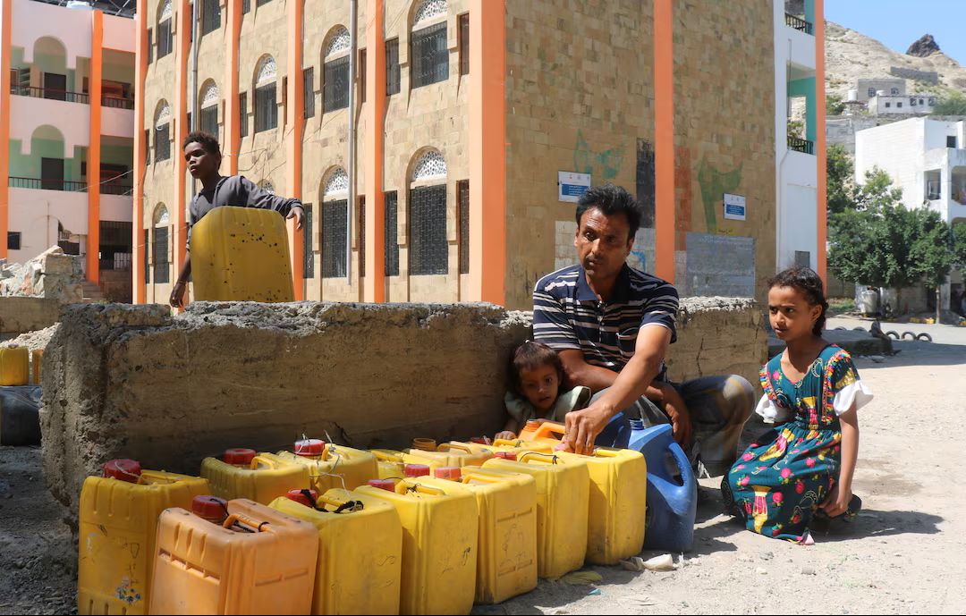 صحيفة إيطالية تكتب عن: الموت جوعاً على أيدي الحوثيين في تعز