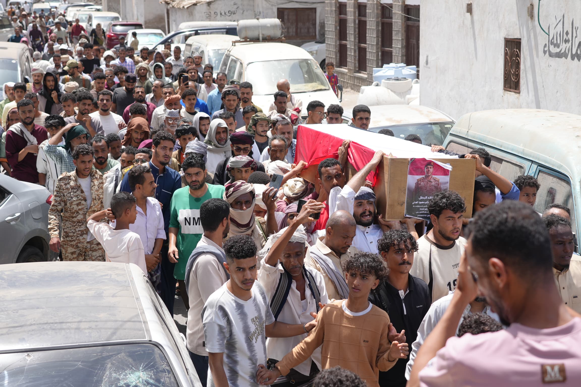 تشييع مهيب للعميد أيمن شكيب في عدن