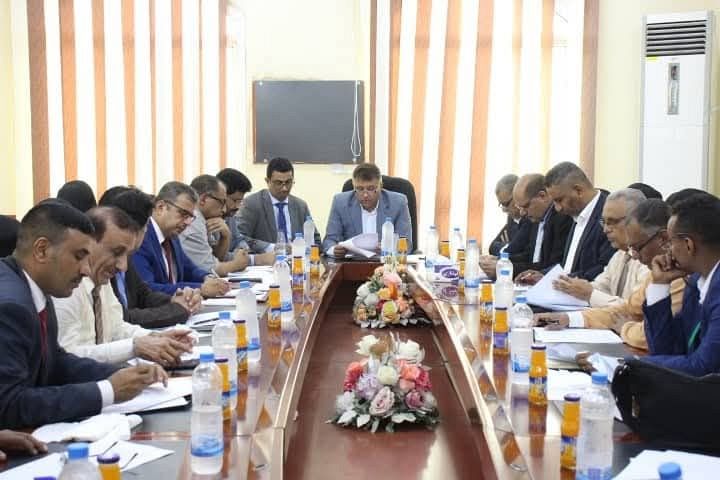 عدن.. اجتماع موسع لبحث آليات إنفاذ قرارات مكافحة غسل الأموال وتمويل الإرهاب