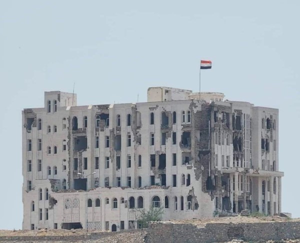 تعز.. قصف حوثي يستهدف المجمع القضائي في جبل جرة