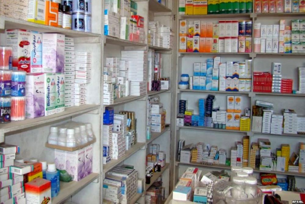 عدن.. هيئة الأدوية تعلن إجراءات لمراقبة الموردين والتجار على خفض الأسعار