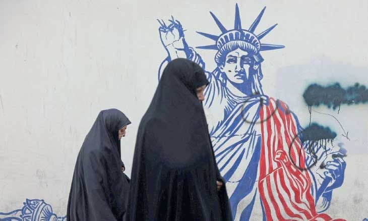 مفاوضات مسقط بين واشنطن وطهران: خطوط حمراء وحالة تأهب عسكري