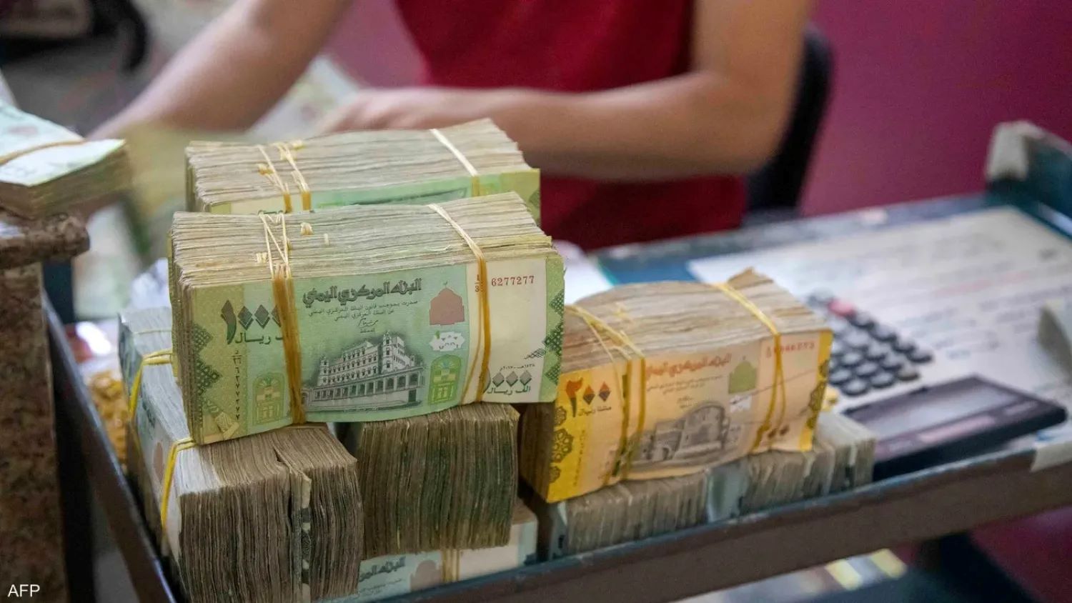 الاقتصاد اليمني على ضوء تقارير النقد الدولي.. انكماش متلاحق ومهدئات مؤقتة