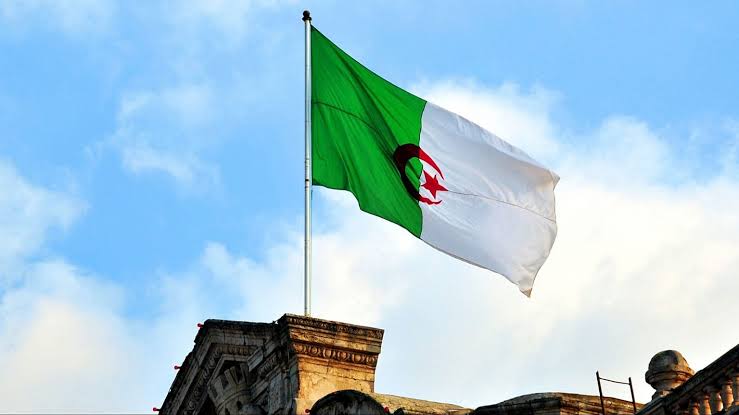 الجزائر.. وفاة مواطنة مقيمة في السعودية جراء هجوم صاروخي حوثي على مطار أبها