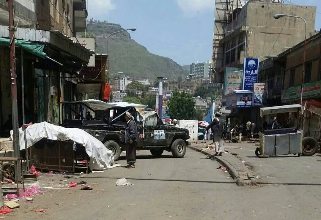 إب.. توتر شديد بين أهالي حي سكني وعناصر حوثية