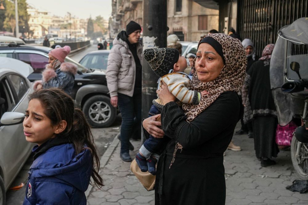 سوريا.. إجلاء 3 آلاف مدني مع تجدد الاشتباكات بين الجيش وقسد في حلب