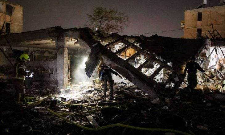 سقوط عشرات الجرحى بهجمات صاورخية إيرانية استهدفت ديمونا رداً على قصف منشأة "نطنز"