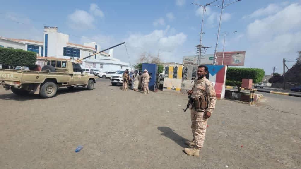 بكاء على مقر مغتصب.. كيف سقطت رواية الانتقالي المنحل أمام منطق الدولة؟