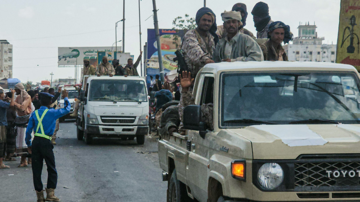 عُمان من وسيط إلى شريك صامت باليمن: قدمت معلومات استخباراتية ودعمت السعودية