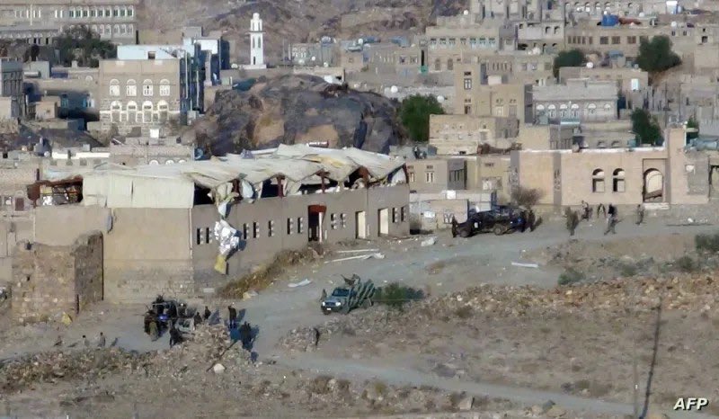 البيضاء.. مليشيات الحوثي تحاصر حي الحفرة بعد سقوط قتلى في اشتباكات مع الأهالي