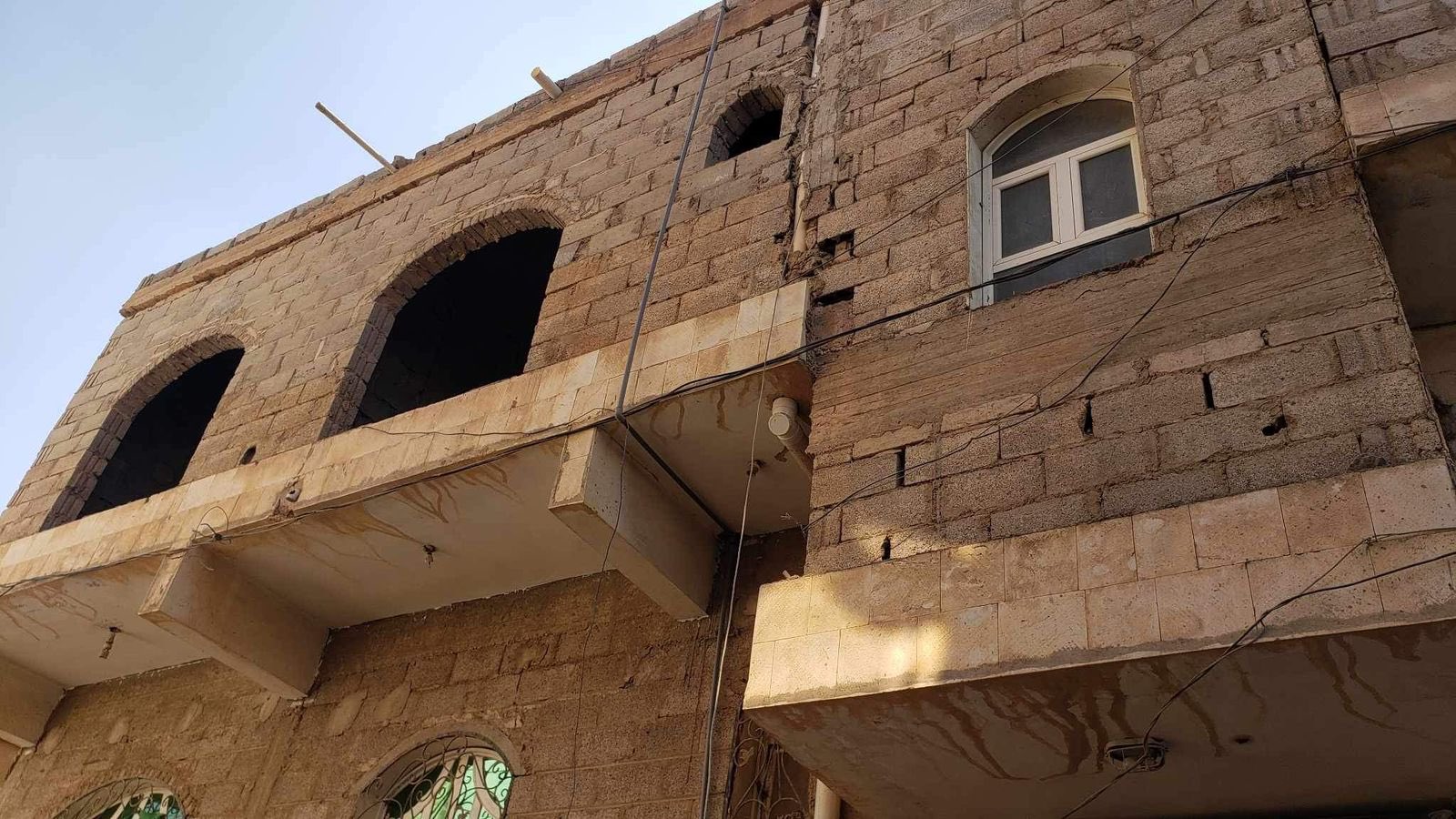 مليشيا الحوثي تستولي على منزل ضابط في الجيش اليمني بصنعاء