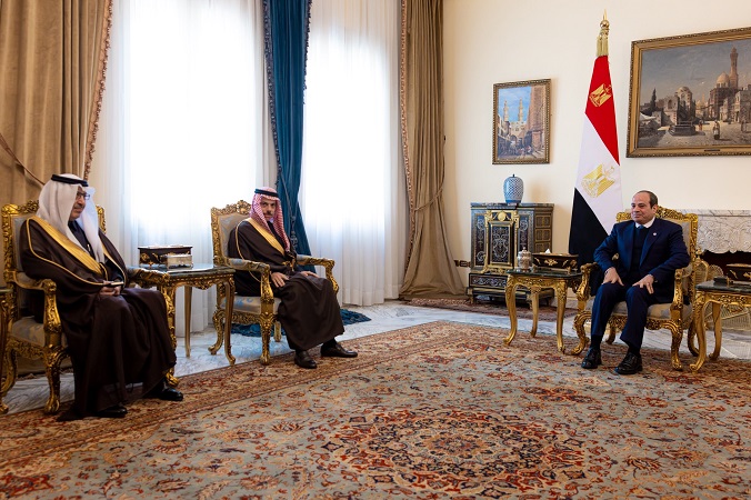 مصر والسعودية تؤكدان على ضرورة التوصل لحلول سلمية للأزمة اليمنية بما يحفظ وحدة البلاد