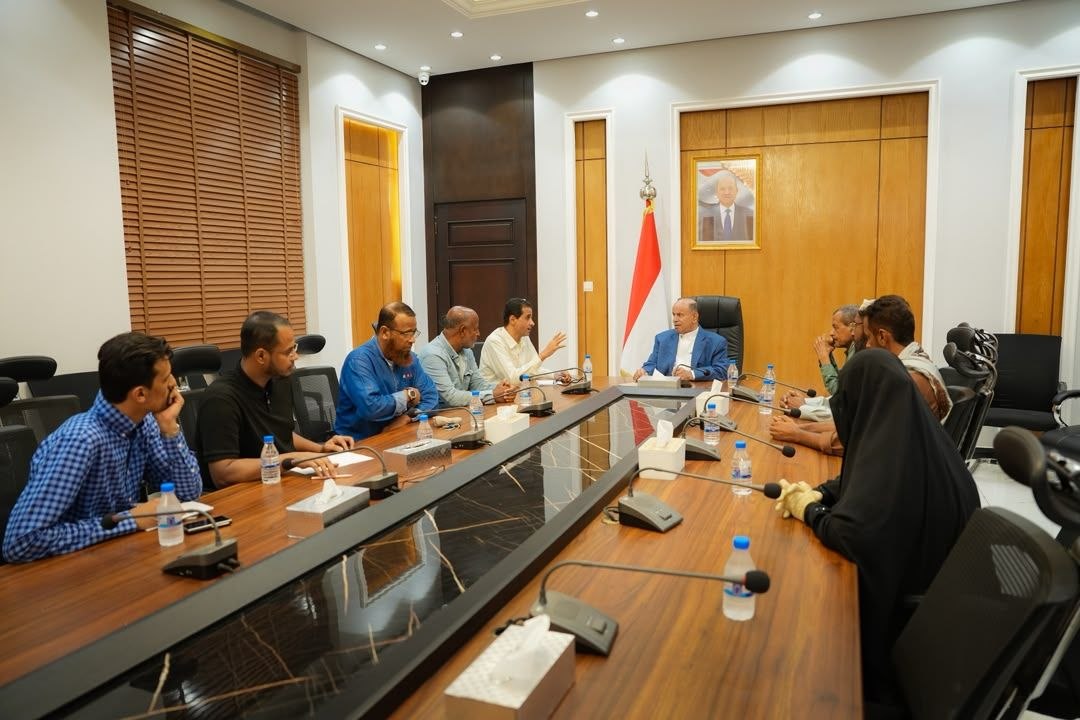 حضرموت.. التوافق على حل مشاكل المعلمين المتعاقدين واستئناف العملية التعليمية بمديريات الساحل