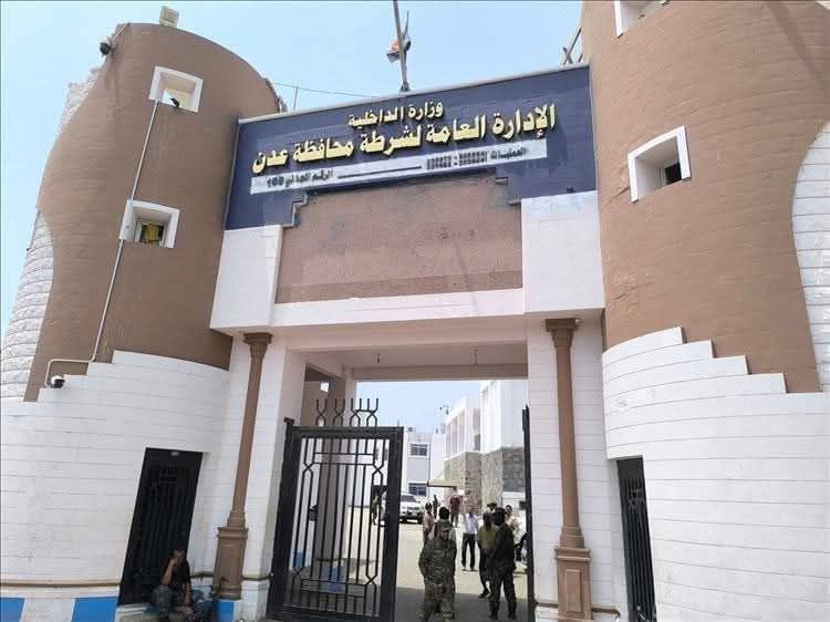 شرطة عدن تعلن بدء محاكمة متهمين في قضايا اغتيالات في مقدمتها قضية اغتيال الشاعر