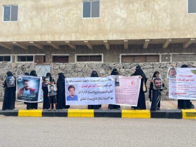 عدن.. أمهات المختطفين تناشد الحكومة والتحالف بالكشف عن مصير أبنائهم وإغلاق السجون السرية