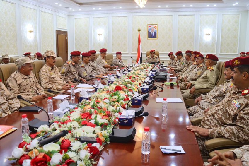وزير الدفاع يؤكد جاهزية القوات العسكرية لتنفيذ أي مهام للقضاء على الانقلاب الحوثي