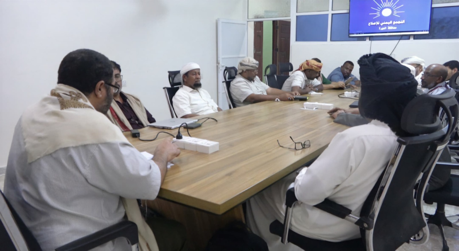 إصلاح المهرة يدعو السلطة المحلية لإنهاء أزمة المشتقات النفطية وتحسين خدمة الكهرباء