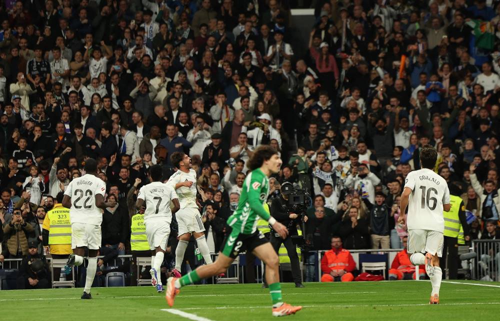 ريال مدريد يكتسح ضيفة ريال بيتيس بخماسية 